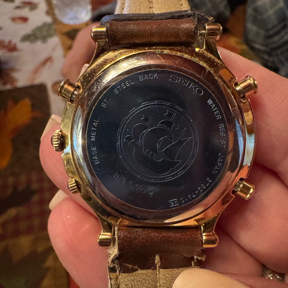 Seiko Quartz World timer gold tone vintage watch - Picture 2 of 3